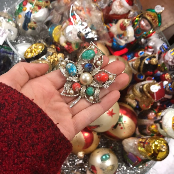 Sarah Cov. Bold Vintage Holiday Maple Leaf Brooch - Picture 5 of 6